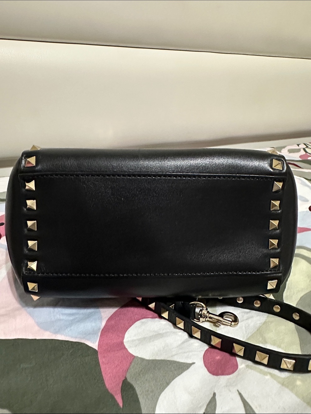 Valentino Garavani Black Studded Leather Shoulder/Crossbody Bag - Picture 8 of 16